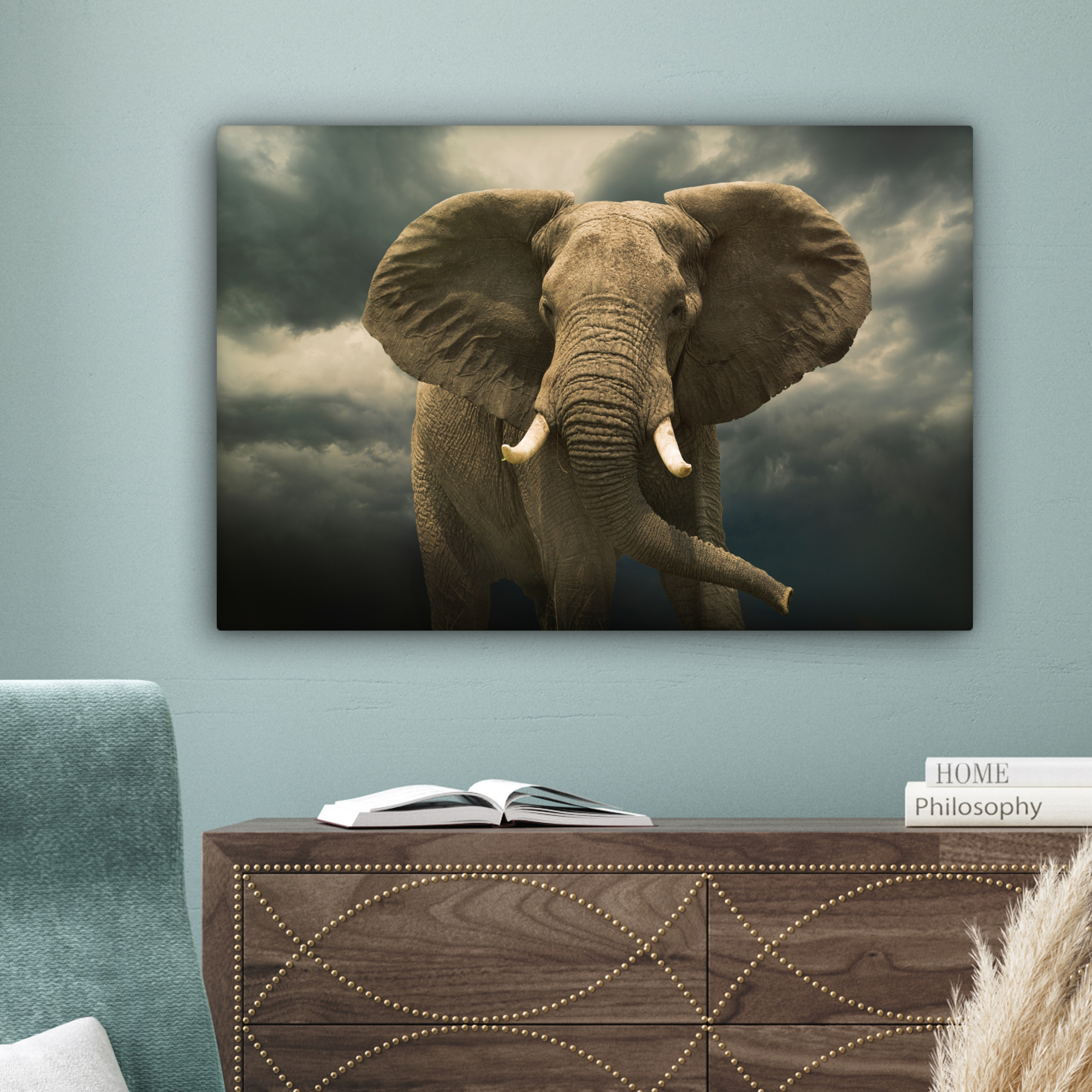 Canvas schilderij - Afrikaanse olifant tegen de donkere wolken-4