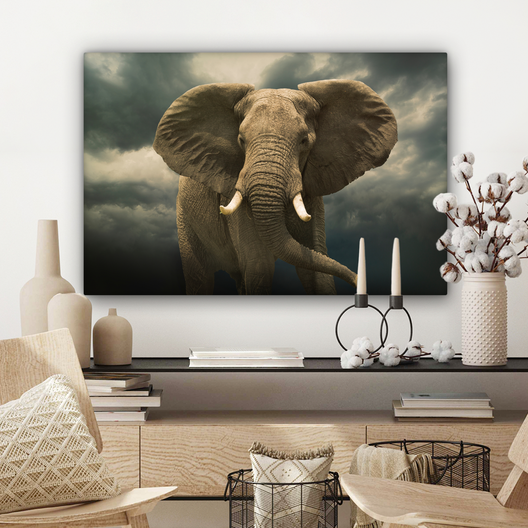 Canvas schilderij - Afrikaanse olifant tegen de donkere wolken-3